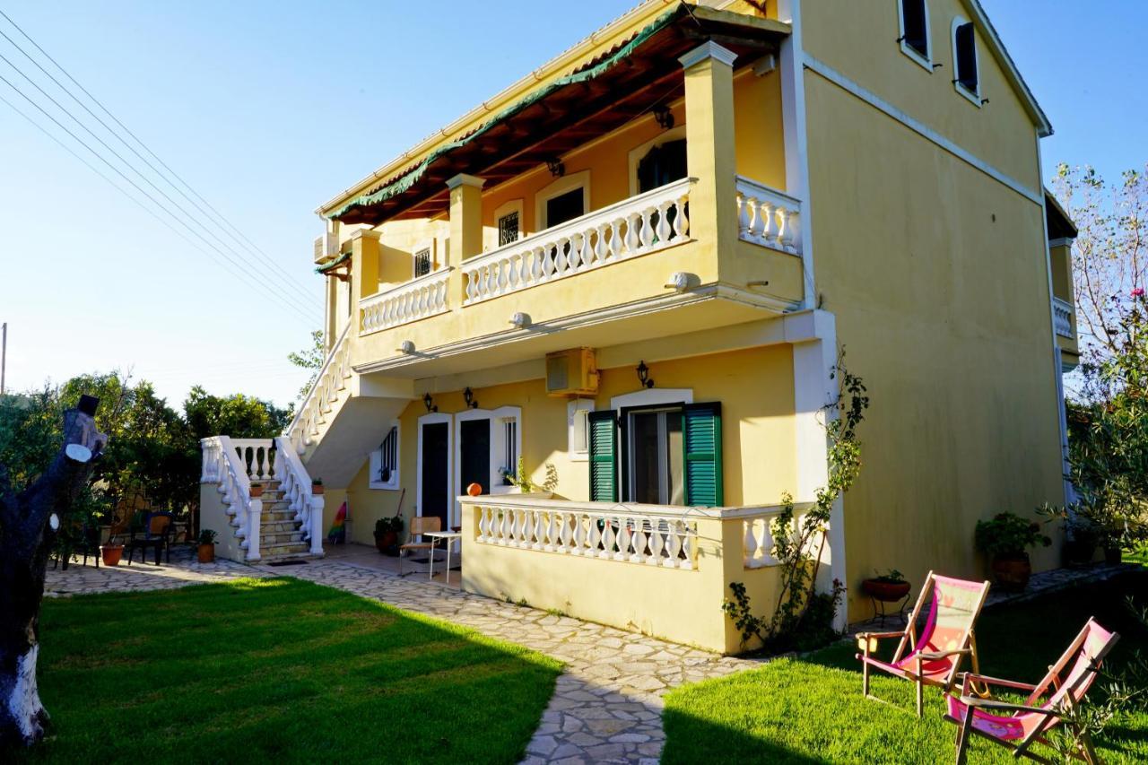 Stefanias Prasoudi Beach Ágios Matthaíos 외부 사진