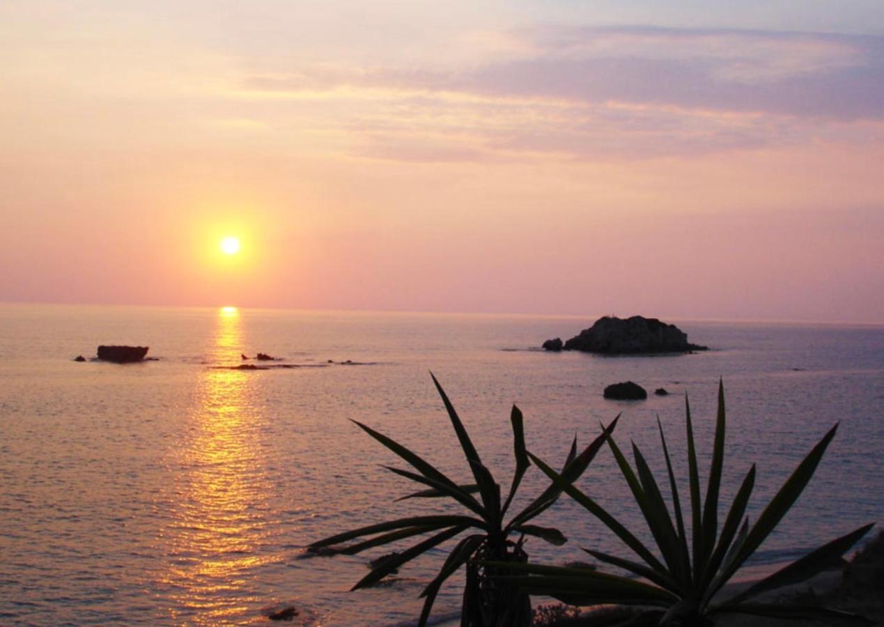 Stefanias Prasoudi Beach Ágios Matthaíos 외부 사진