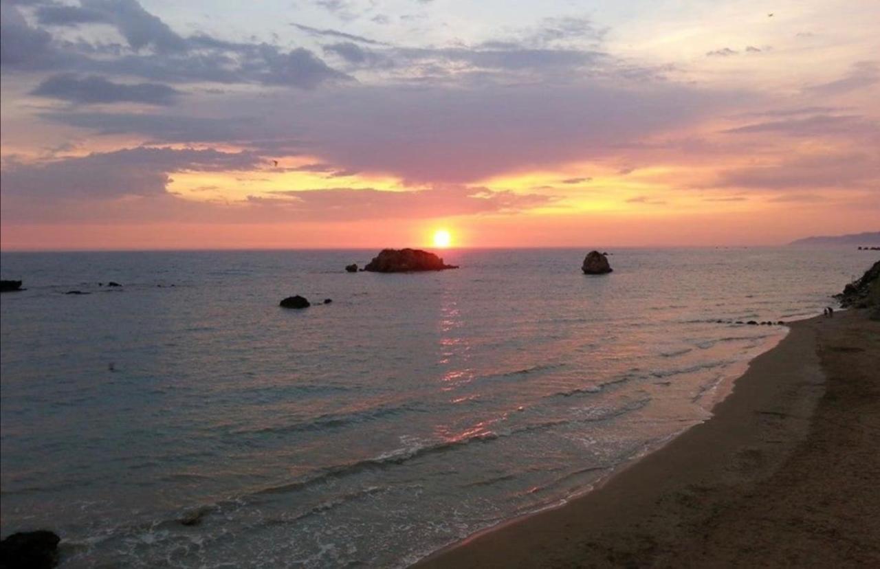 Stefanias Prasoudi Beach Ágios Matthaíos 외부 사진